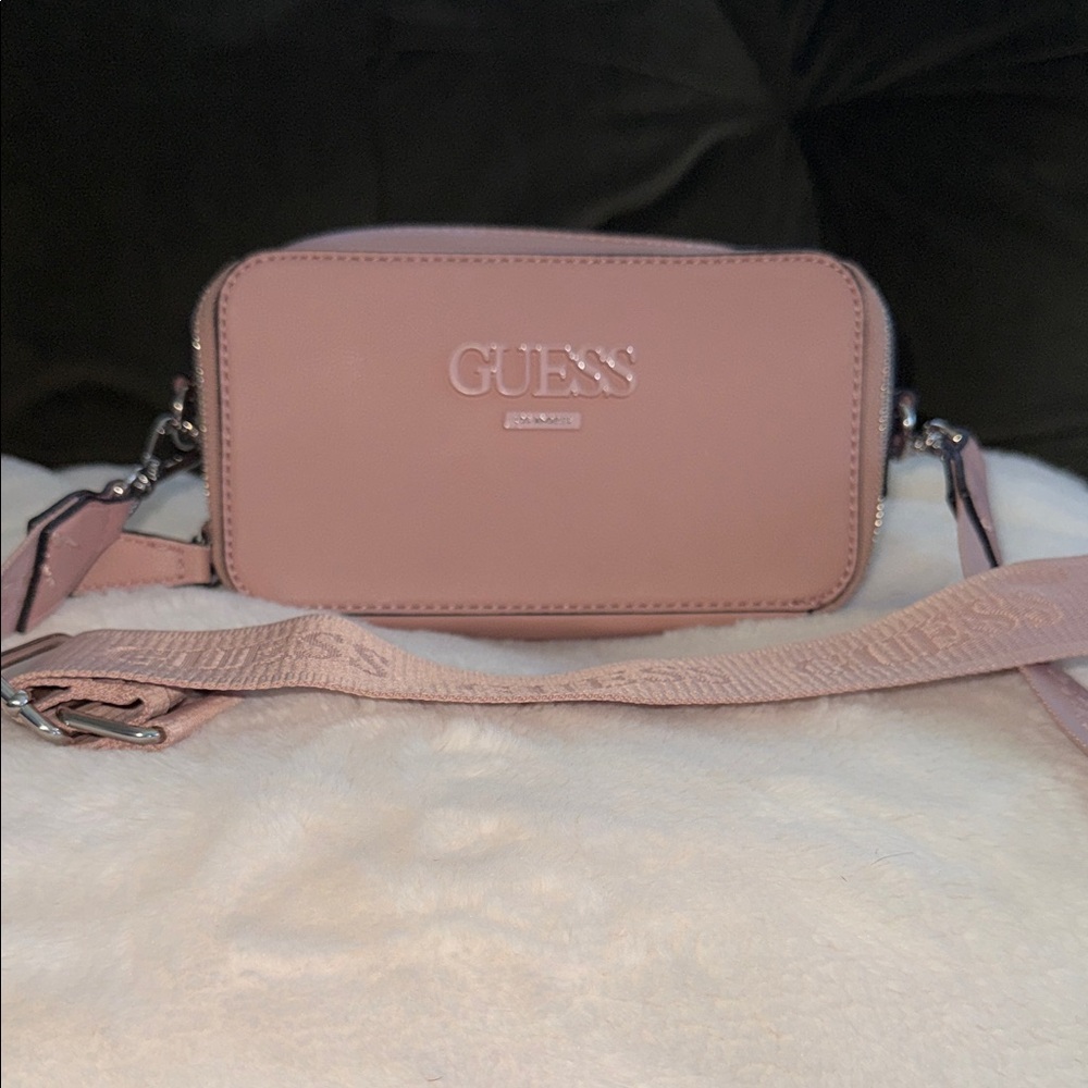 GUESS LOS ANGELES CROSSBODY PURSE